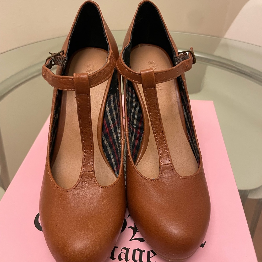 Brown T-Strap Heels - Picture 2 of 3